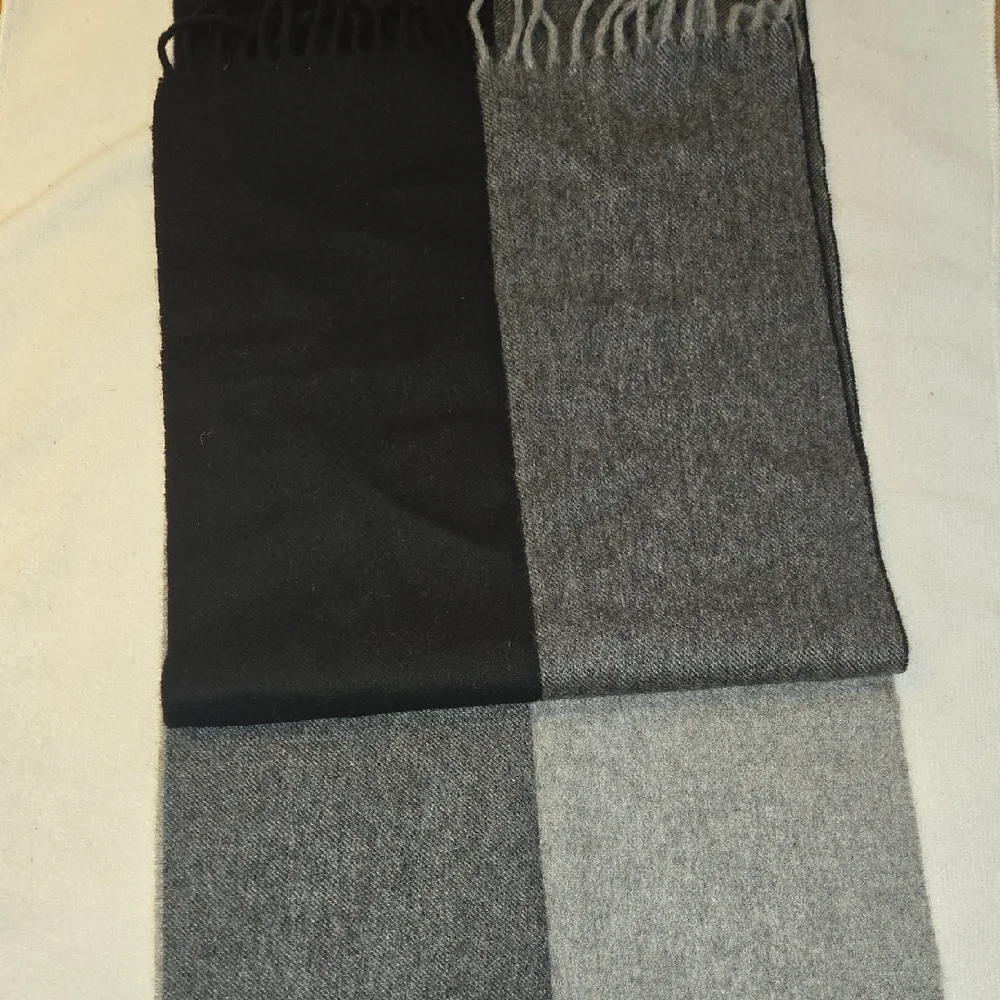 ​AMICALE 100% Cashmere Scarf - Buttery Soft Two Tone Gray And Black